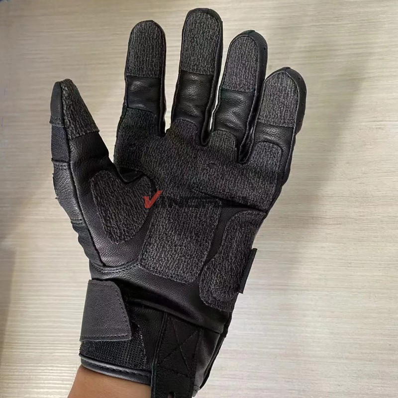 Safe electronic capture gloves